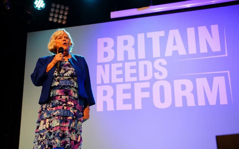 Buyuk Britaniya siyosatchisi Enn Uiddikomb o‘ldirildi